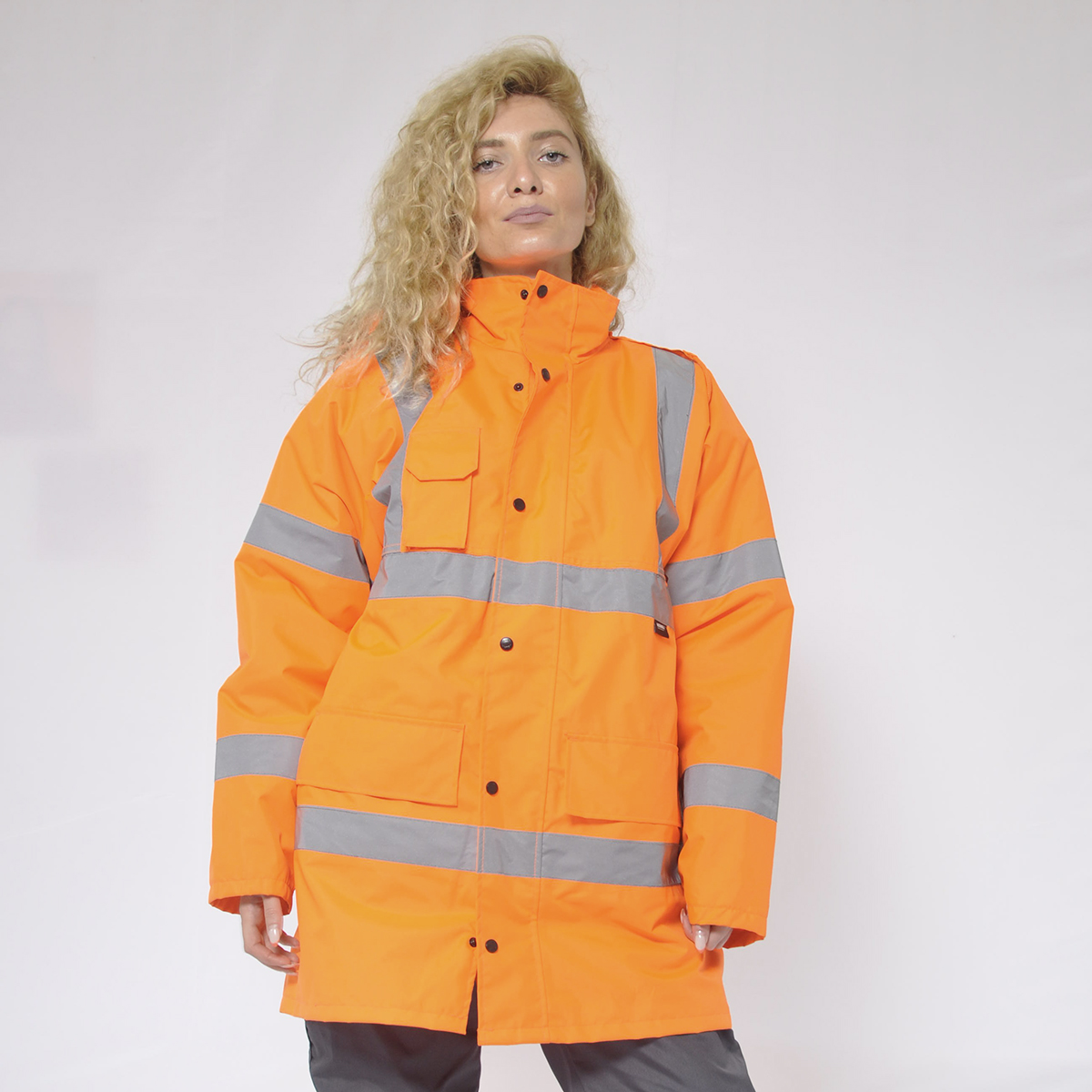 Reflektorlu Çox Cibli Gödəkçə - Yüksək Görünürlük və Funksionallıq