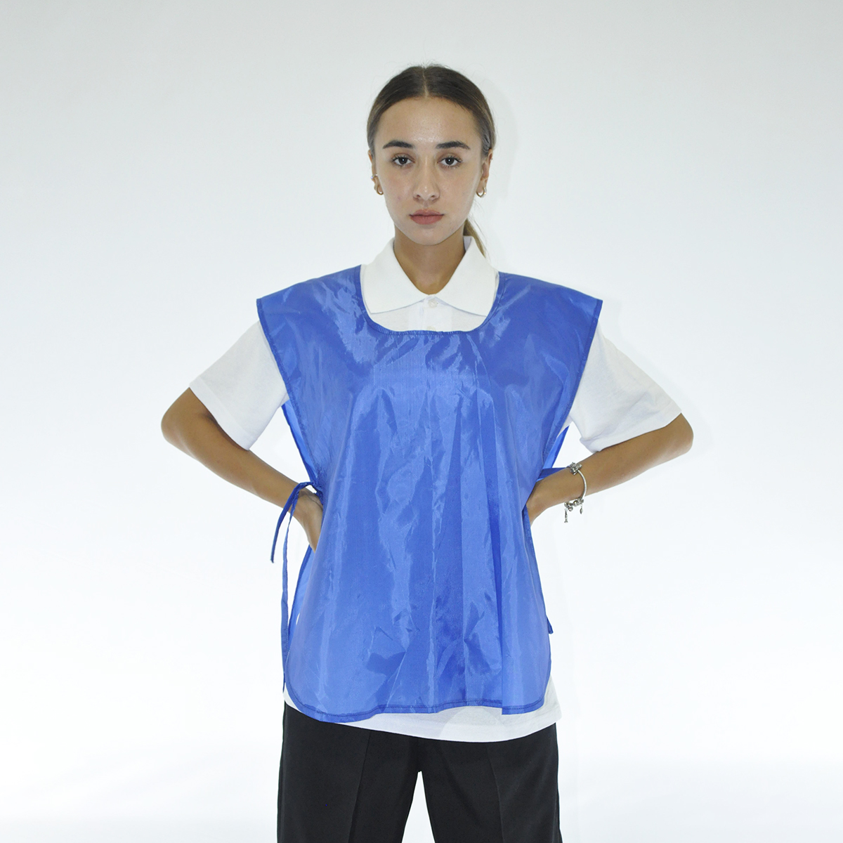 Mavi temizlikçi giyimi