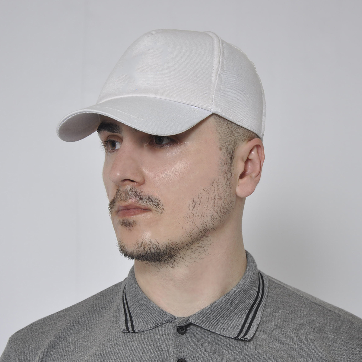 Beyaz pamuklu şapka