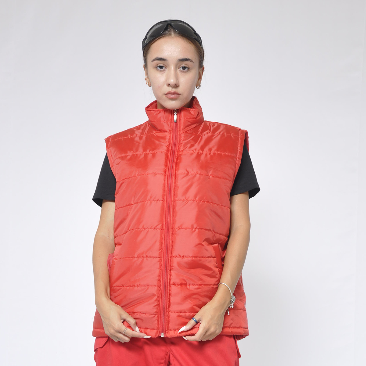 Kırmızı iş yeleği