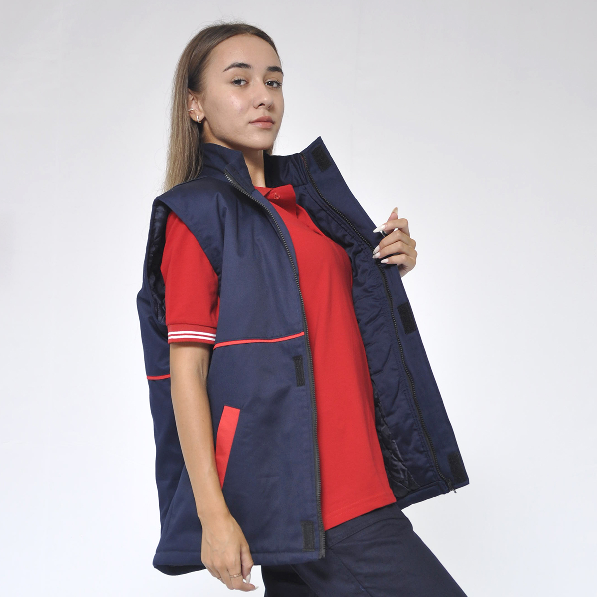 Kırmızı çizgili yelek