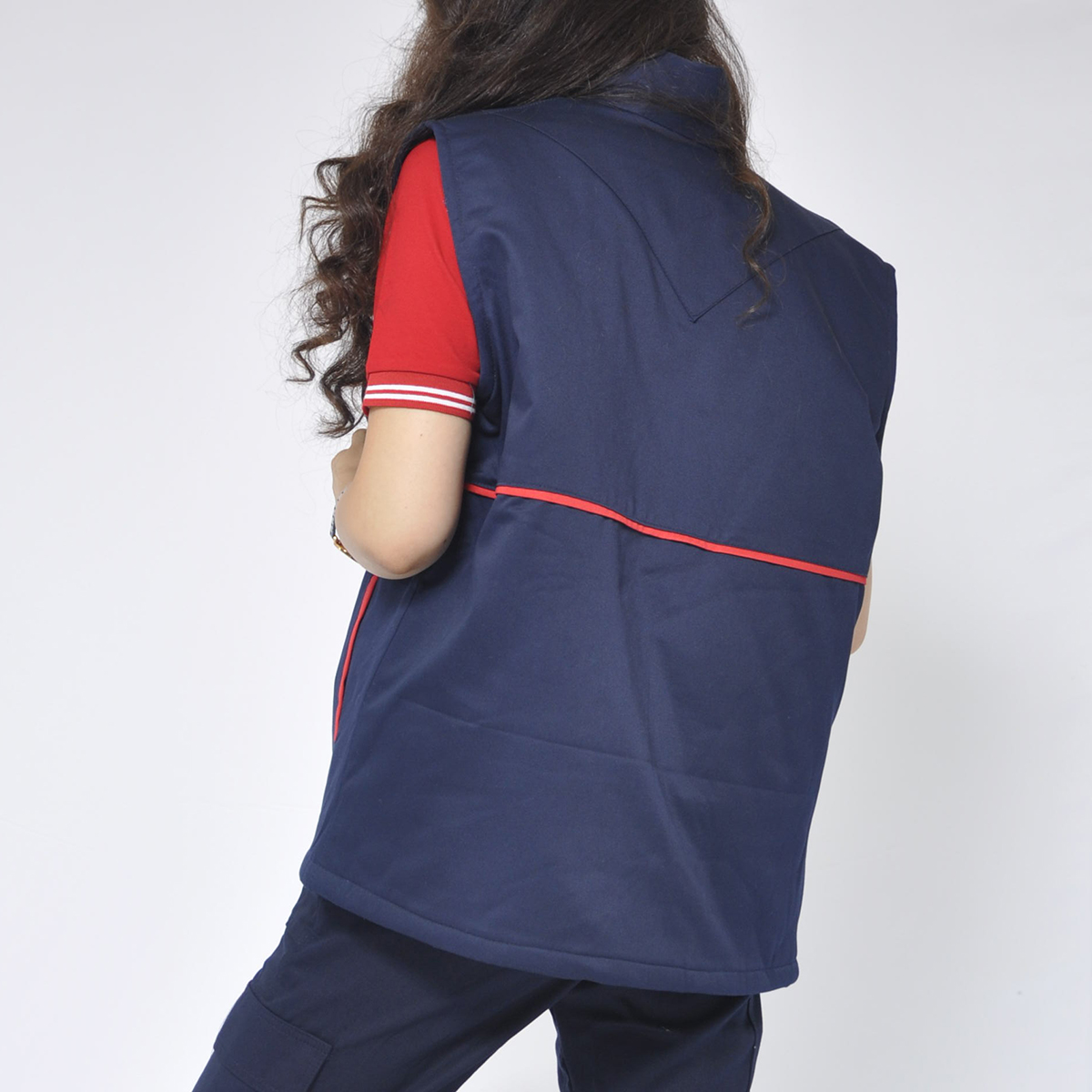 Kırmızı çizgili yelek