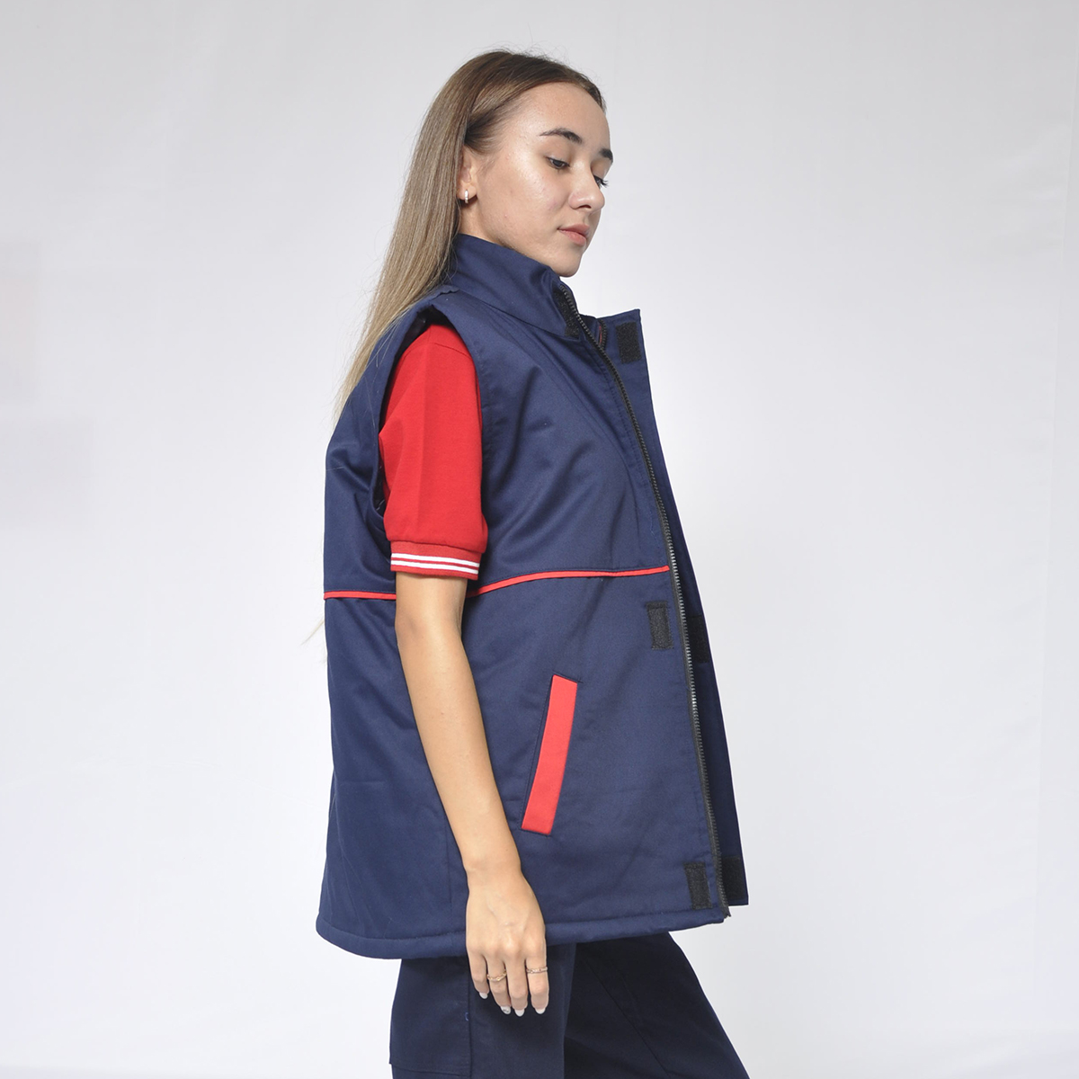 Kırmızı çizgili yelek