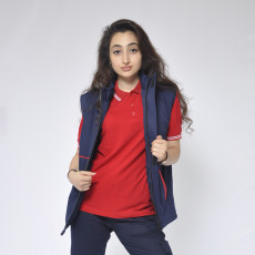 Kırmızı çizgili yelek