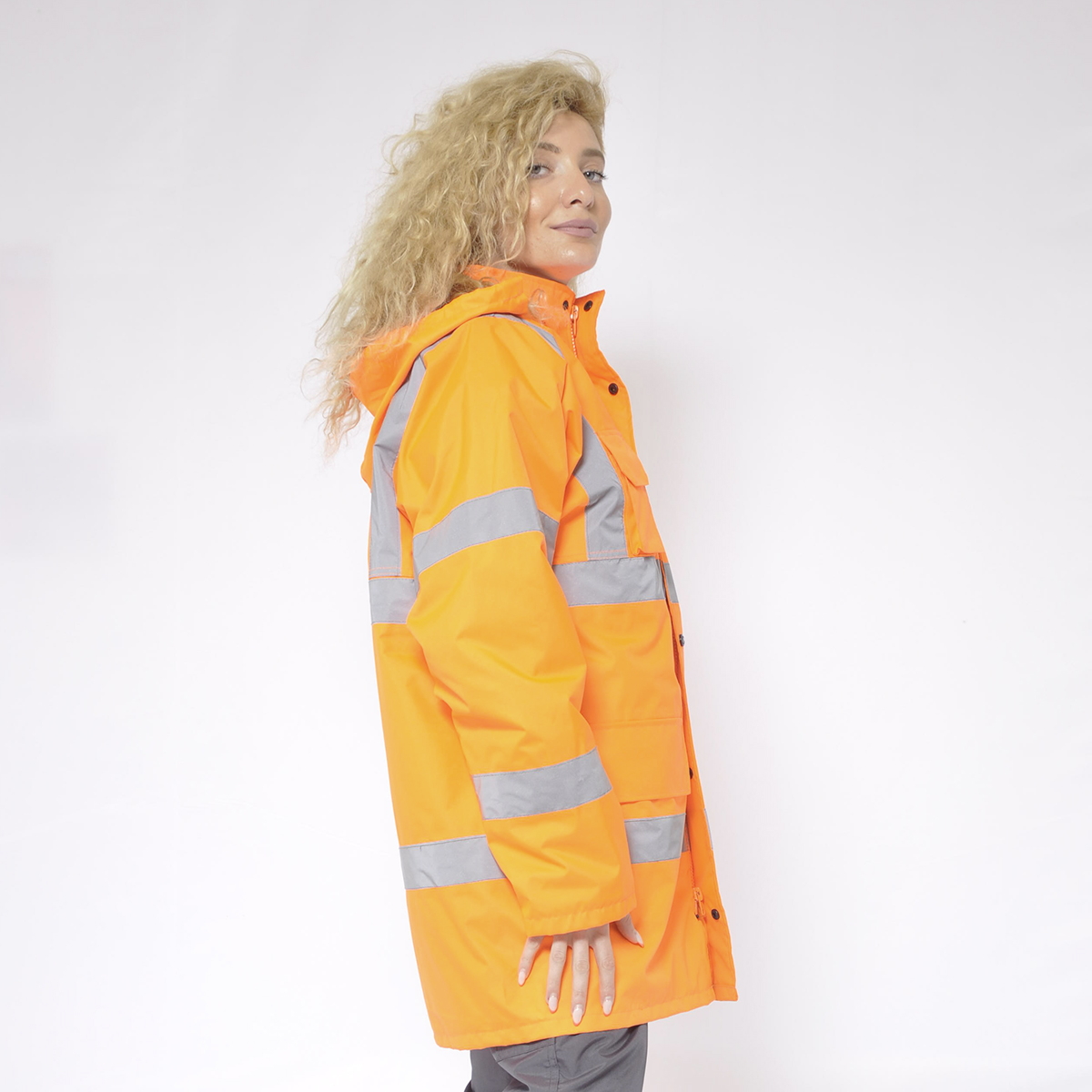 Reflektorlu Çox Cibli Gödəkçə - Yüksək Görünürlük və Funksionallıq