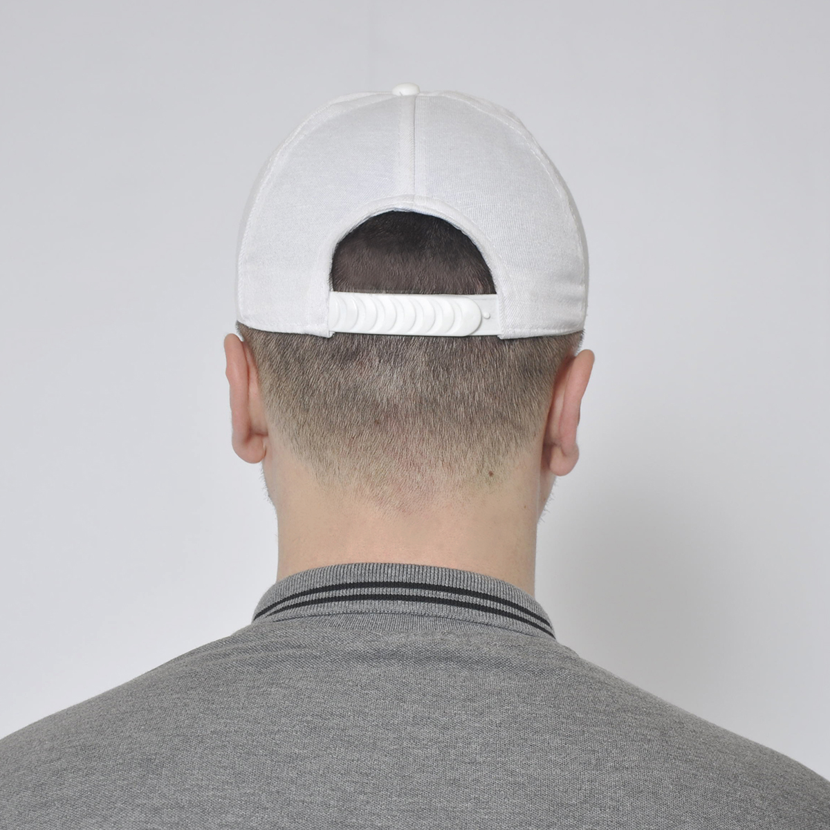 Beyaz pamuklu şapka