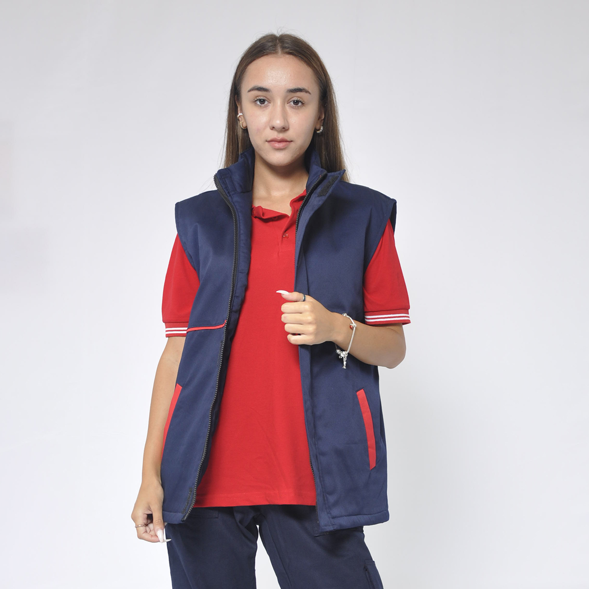 Kırmızı çizgili yelek