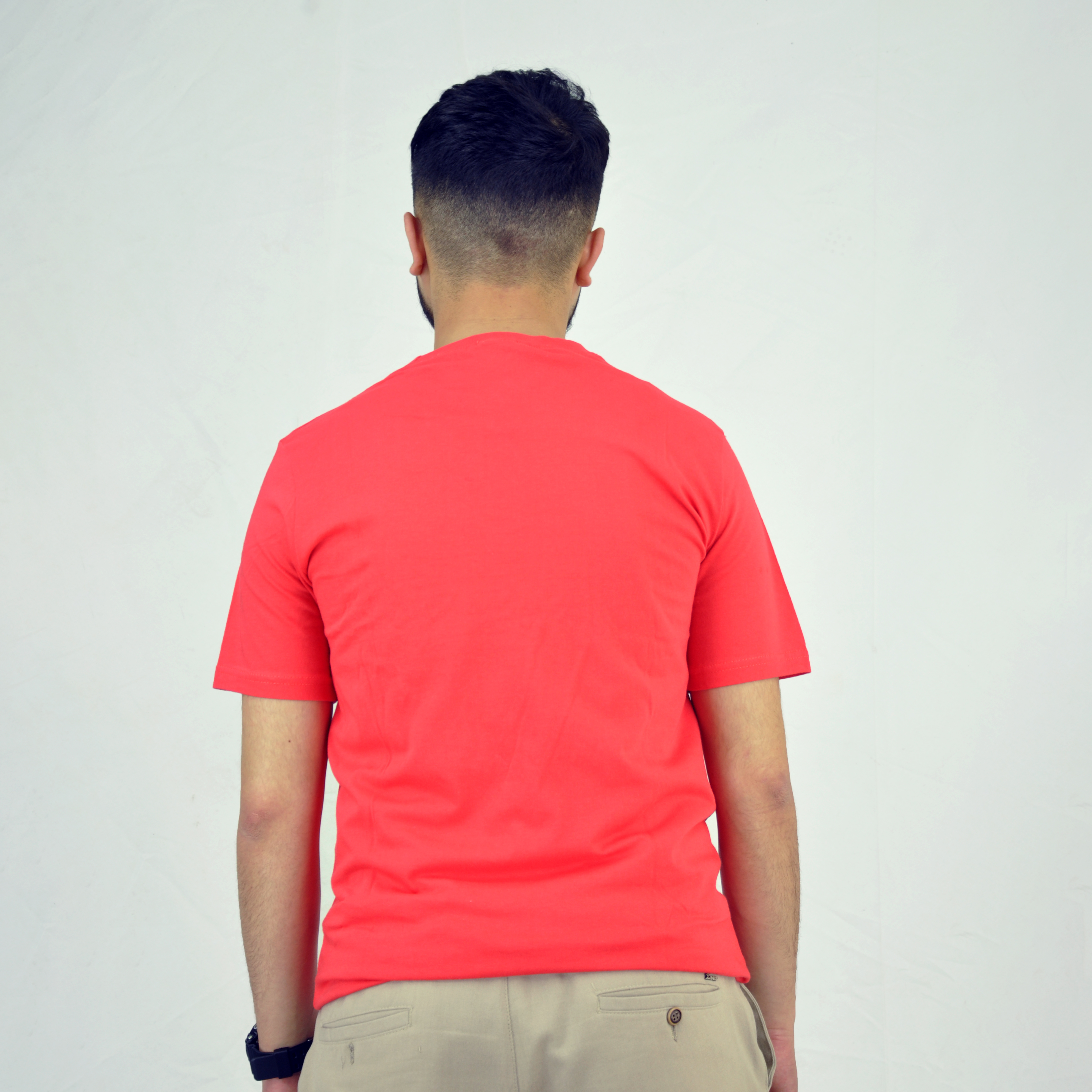 Yuvarlak yakalı gömlek